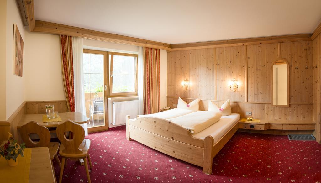 Alpenpension Pfurtscheller Neustift im Stubaital Habitación foto